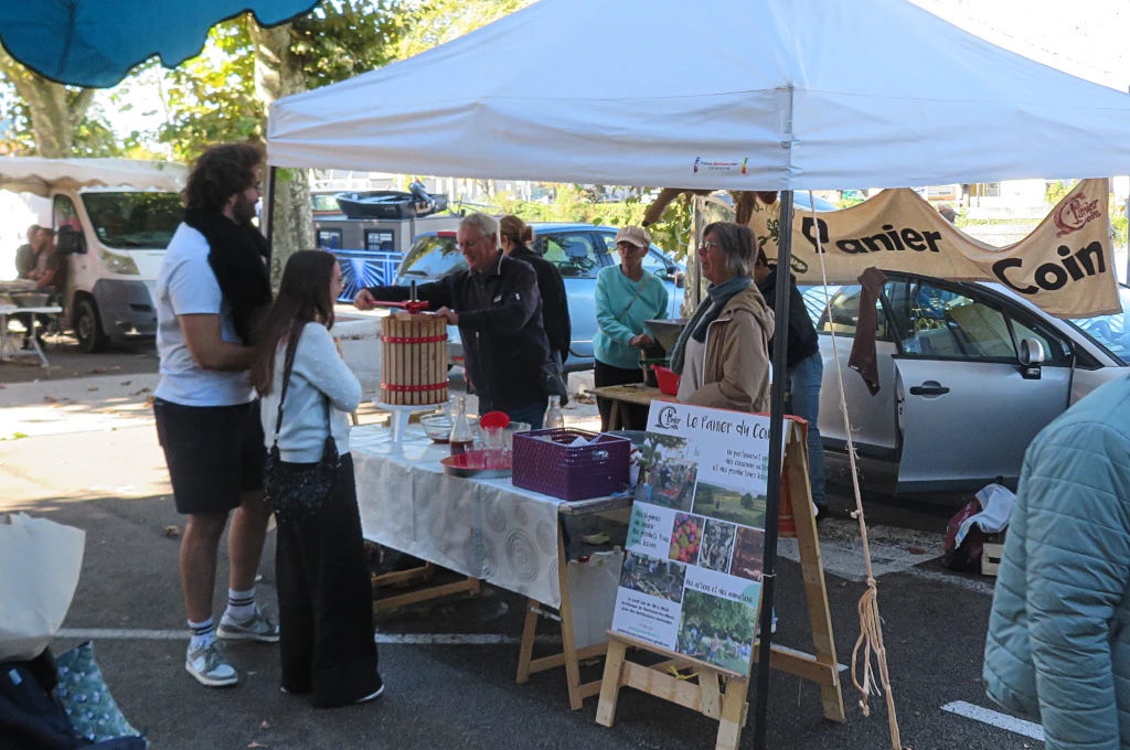 Stand pressage de pommes 2025